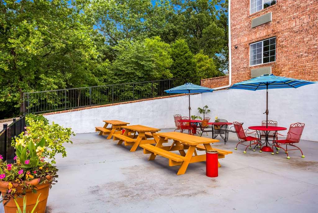 Rodeway Inn Branson, Brick House Зручності фото