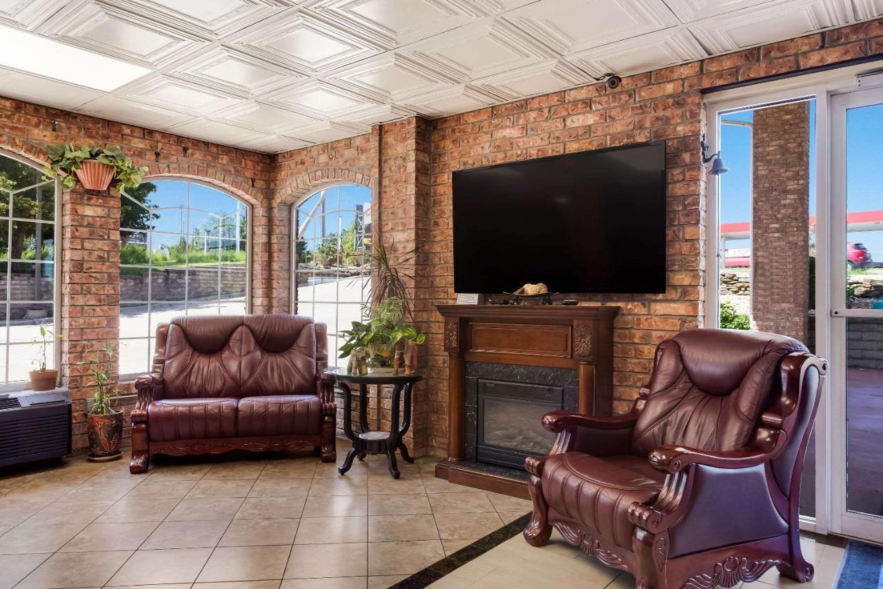 Rodeway Inn Branson, Brick House Екстер'єр фото