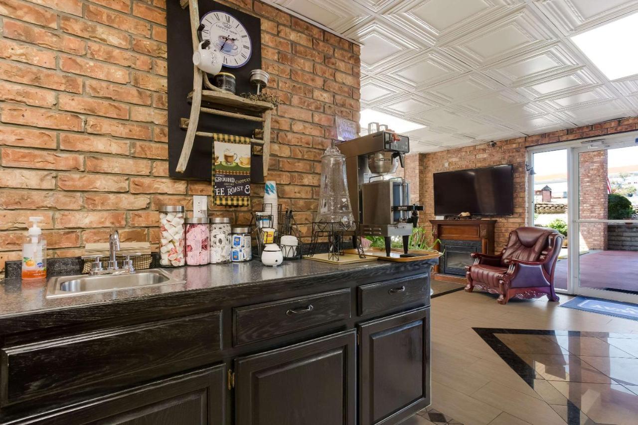 Rodeway Inn Branson, Brick House Екстер'єр фото