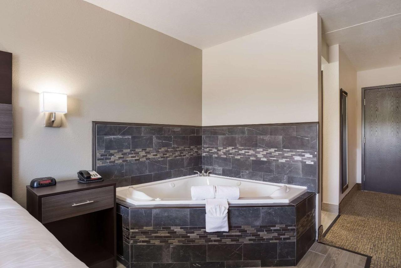Rodeway Inn Branson, Brick House Екстер'єр фото