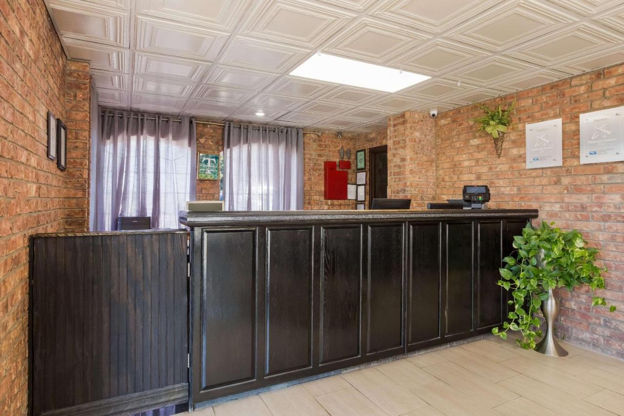 Rodeway Inn Branson, Brick House Екстер'єр фото