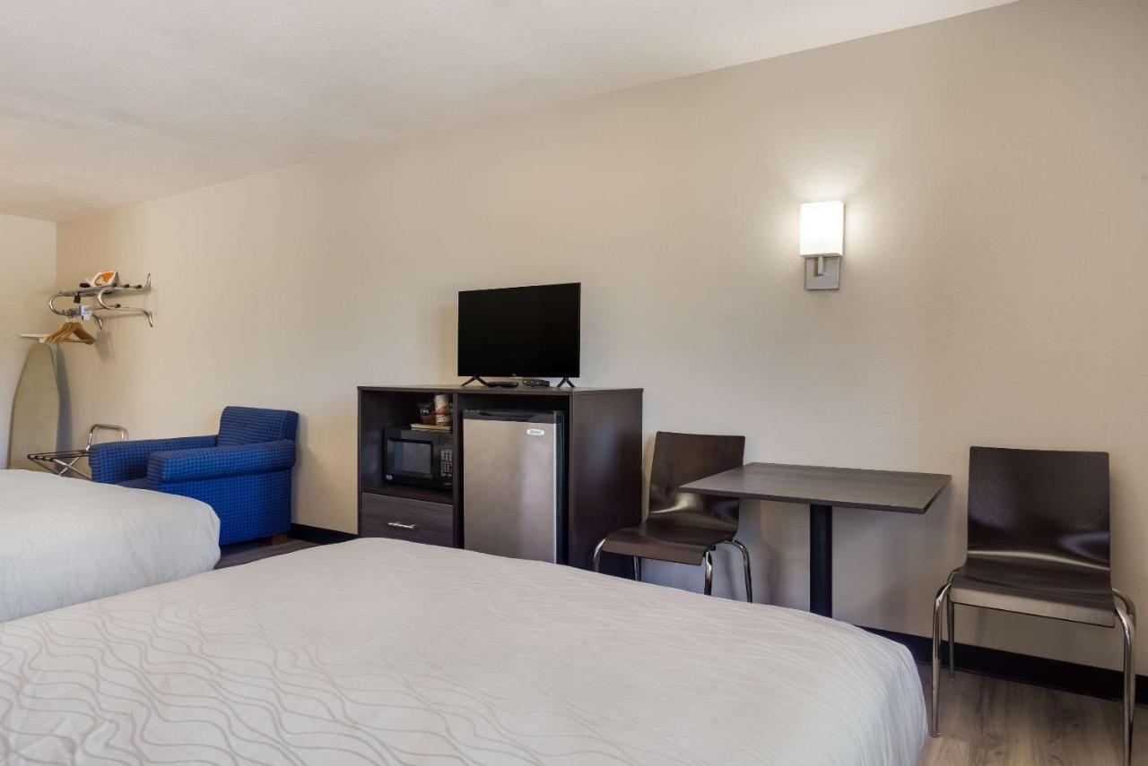 Rodeway Inn Branson, Brick House Екстер'єр фото