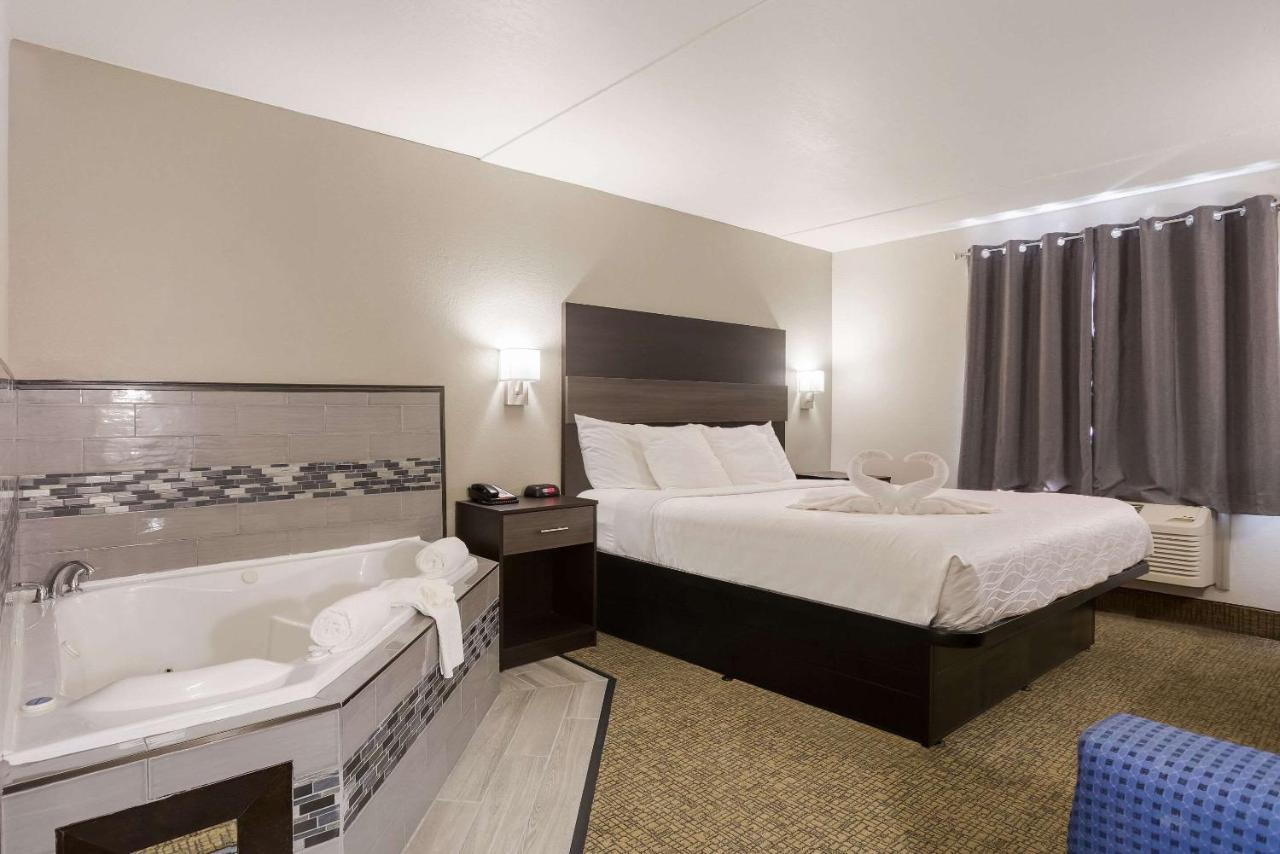 Rodeway Inn Branson, Brick House Екстер'єр фото